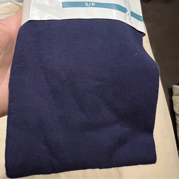 BNWT Old Navy women’s leggings - Picture 3 of 3